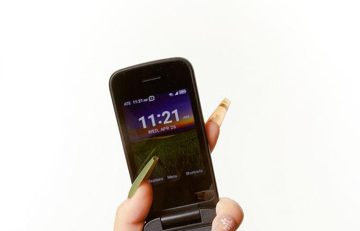 Gen Zers Are Snapping Up Flip Phones. They Might be Onto Something.